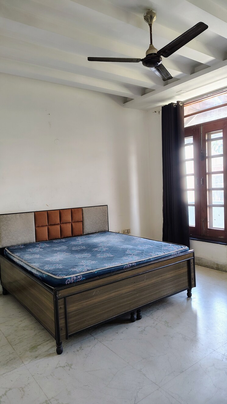Bedroom, sector 122 3 Bedroom 1850 Sq.Ft. Builder Floor In Sector 122 Noida 8308777