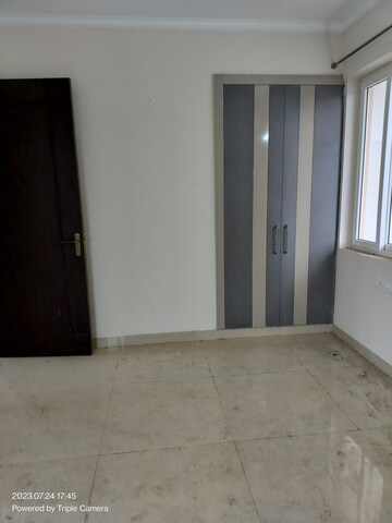 Room in 3 BHK Apartment at Affinity Greens, International Airport Road – for Rent