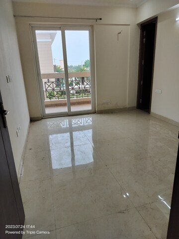 Room in 3 BHK Apartment at Affinity Greens, International Airport Road – for Rent
