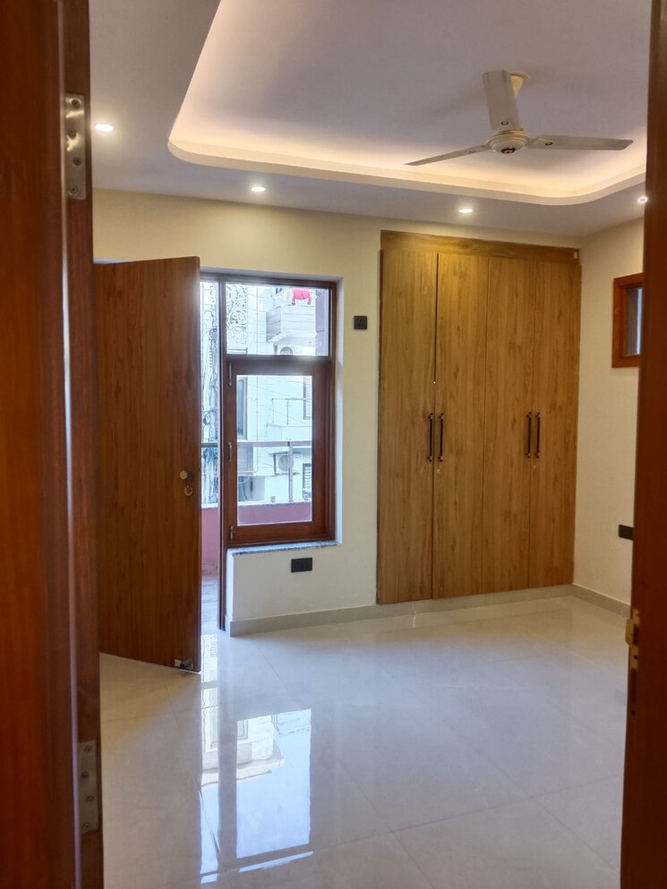 Room, sector 42 3 Bedroom 200 Sq.Yd. Builder Floor In Sector 42 Faridabad 8308875