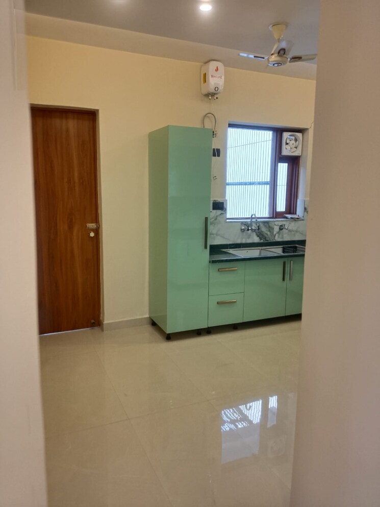 Room, sector 42 3 Bedroom 200 Sq.Yd. Builder Floor In Sector 42 Faridabad 8308875