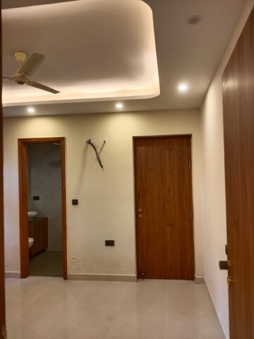 Building Lobby in 3 BHK Builder Floor at Sector 42 – for Sale