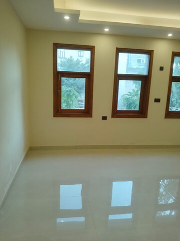 Room in 3 BHK Builder Floor at Sector 42 – for Sale