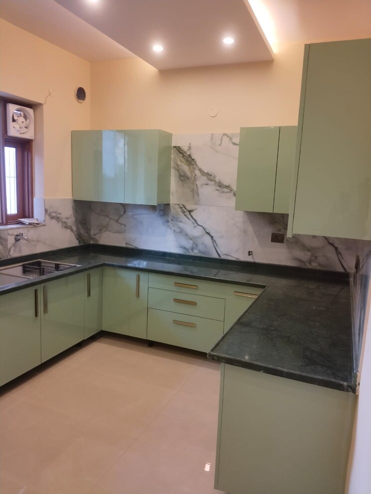 Kitchen, sector 42 3 Bedroom 200 Sq.Yd. Builder Floor In Sector 42 Faridabad 8308875