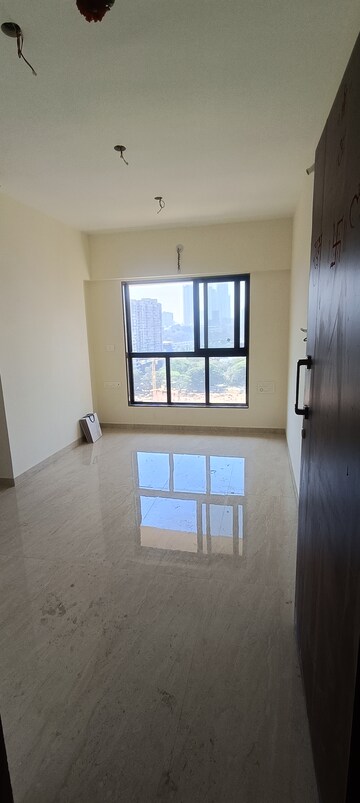 Room in 1 BHK Apartment at Chaitanya The Greens Radhakunj, Kandivali East – for Rent