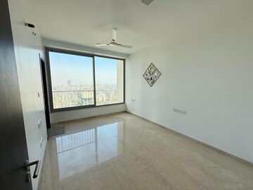 Room in 3 BHK Apartment at Oberoi Sky City, Borivali East – for Rent
