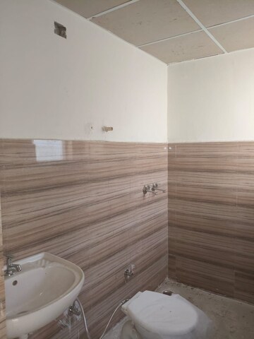 Room in 3.5 BHK Apartment at Ram Shanti Apartment, Sector 52 – for Rent