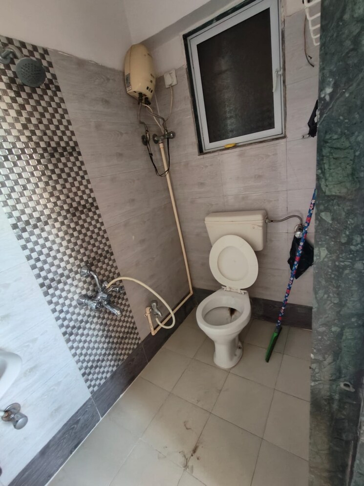 Bathroom, yasmin-tower 1 Bedroom 670 Sq.Ft. Apartment In Agripada Mumbai 8308937