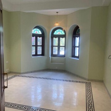 Bedroom in 5 BHK Apartment at Malabar Hill – for Rent