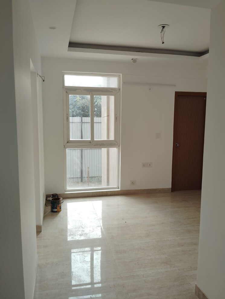 Room, sector 77 3.5 Bedroom 1720 Sq.Ft. Apartment In Sector 77 Faridabad 8308959
