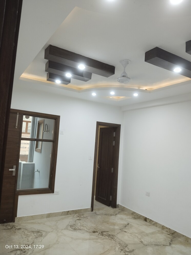 Room, green fields colony 3 Bedroom 225 Sq.Yd. Builder Floor In Green Fields Colony Faridabad 8309026