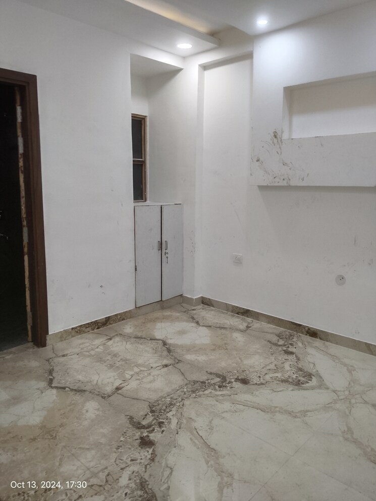 Room, green fields colony 3 Bedroom 225 Sq.Yd. Builder Floor In Green Fields Colony Faridabad 8309026