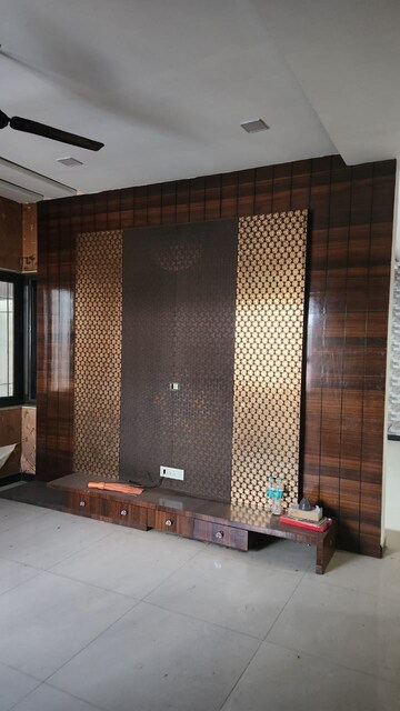 Room in 5 BHK Apartment at Saddu – for Sale