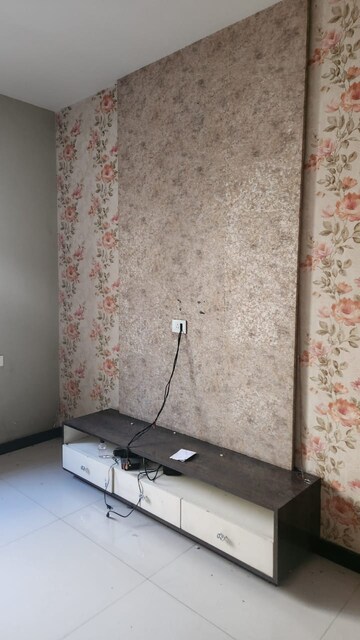 Room in 5 BHK Apartment at Saddu – for Sale