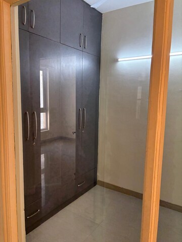 2 BHK Apartment For Rent in Emaar Emerald Estate, Sector 65