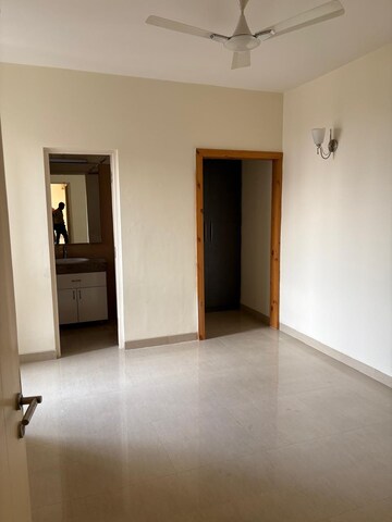 Room in 2 BHK Apartment at Emaar Emerald Estate, Sector 65 – for Rent