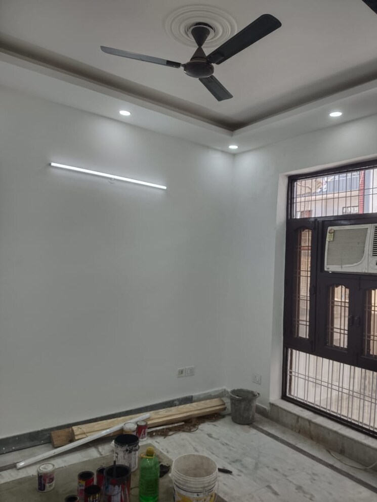 Room, sector 43 3 Bedroom 215 Sq.Yd. Builder Floor In Sector 43 Faridabad 8309119