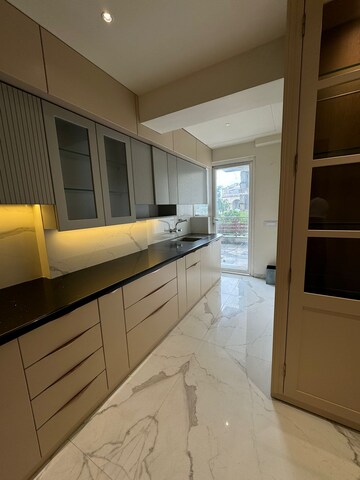 Kitchen in 3 BHK Builder Floor at BPTP District, Sector 81 – for Sale