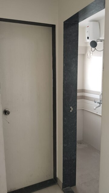 Room in 3 BHK Apartment at Osian Almanova, Mundhwa – for Sale
