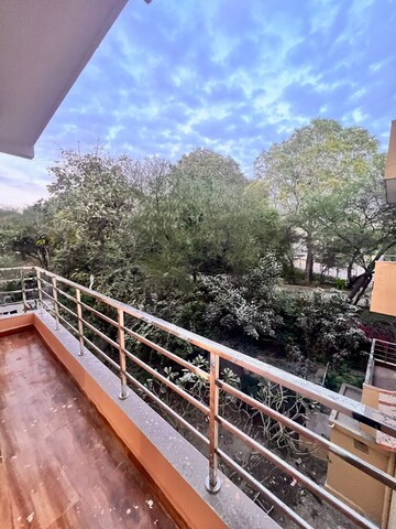 Balcony in 1 BHK Builder Floor at Ansal Sushant Lok I, Sector 43 – for Rent