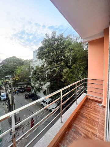 Balcony in 1 BHK Builder Floor at Ansal Sushant Lok I, Sector 43 – for Rent