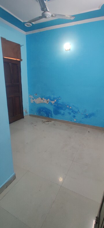 Swimming Pool in 1.5 BHK Builder Floor at Sector 30 – for Rent