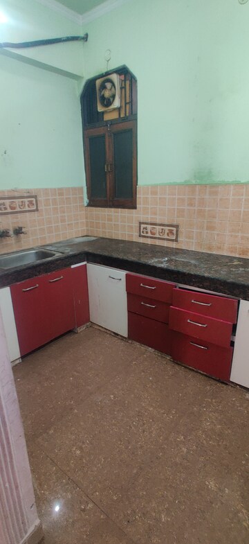 Kitchen in 1.5 BHK Builder Floor at Sector 30 – for Rent