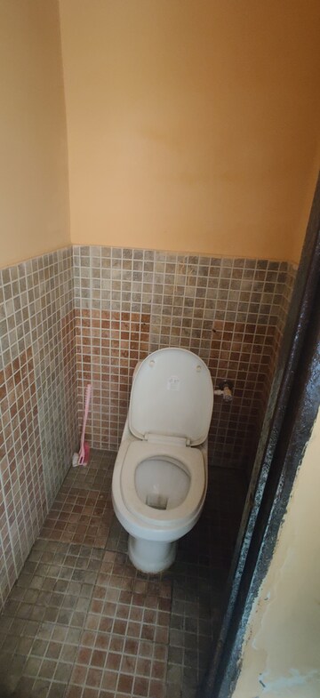 Bathroom in 1.5 BHK Builder Floor at Sector 30 – for Rent