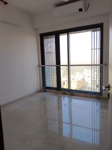 Room in 4 BHK Apartment at Kala Nagar – for Rent