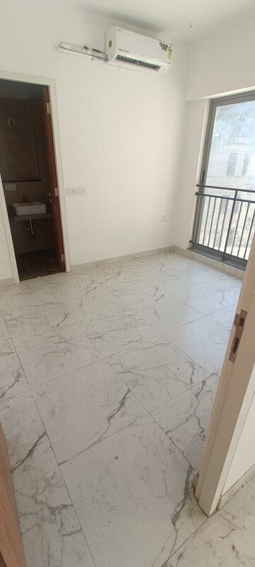 Room in 3 BHK Builder Floor at DLF City Phase III, Sector 24 – for Rent