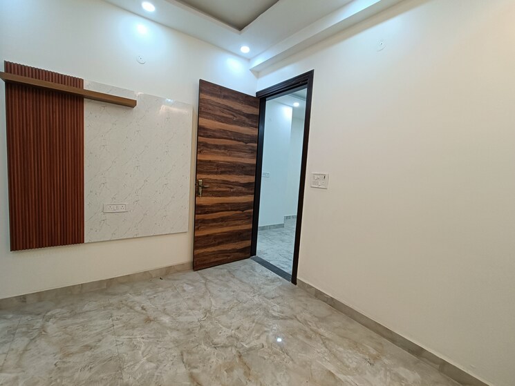 Room, uttam nagar west 3 Bedroom 100 Sq.Yd. Builder Floor In Uttam Nagar West Delhi 8309369