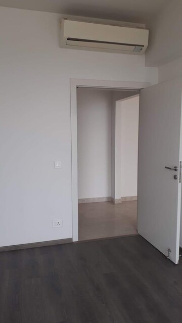 Room in 3.5 BHK Apartment at Ireo The Corridors, Sector 67a – for Sale
