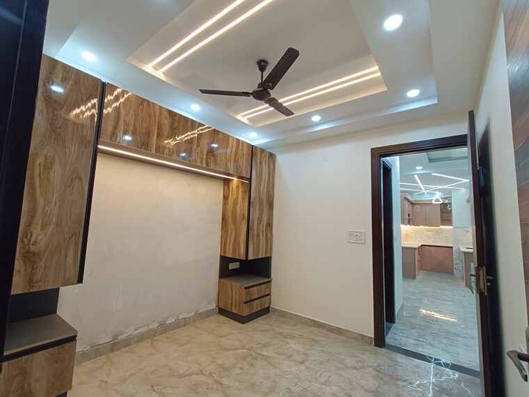 Room, uttam nagar west 3 Bedroom 100 Sq.Yd. Builder Floor In Uttam Nagar West Delhi 8309369