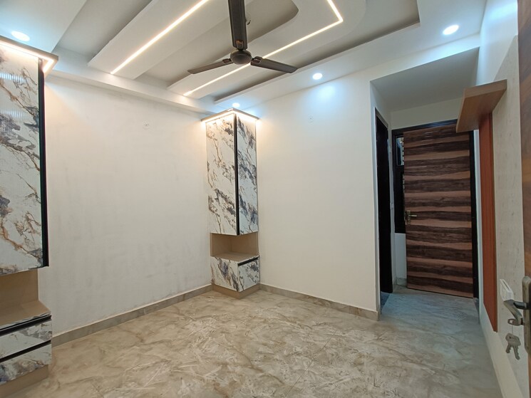 Room, uttam nagar west 3 Bedroom 100 Sq.Yd. Builder Floor In Uttam Nagar West Delhi 8309369