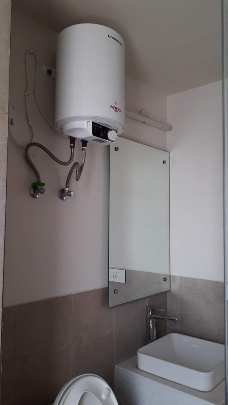 Bathroom, ireo-the-corridors 3.5 Bedroom 1920 Sq.Ft. Apartment In Sector 67a Gurgaon 8309311