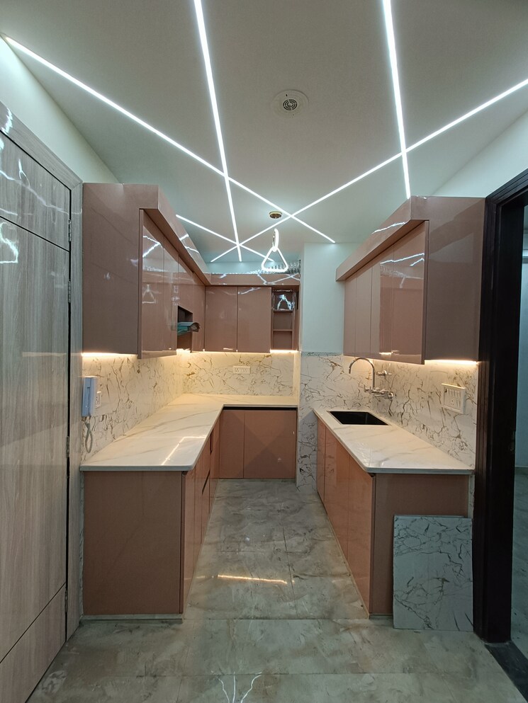 Kitchen, uttam nagar west 3 Bedroom 100 Sq.Yd. Builder Floor In Uttam Nagar West Delhi 8309369