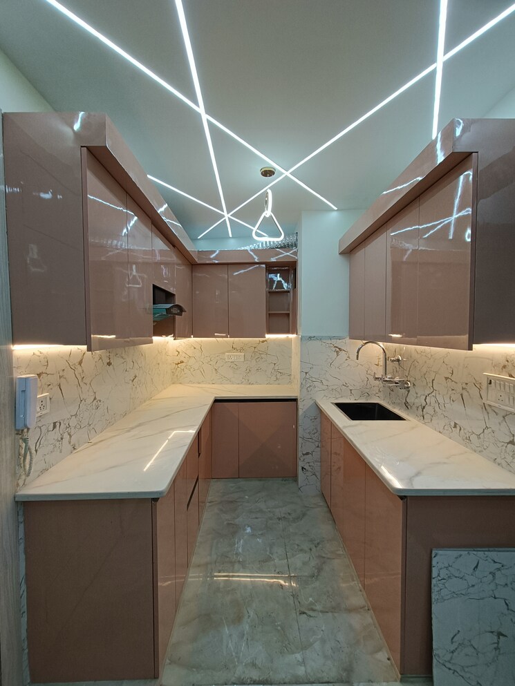 Kitchen, uttam nagar west 3 Bedroom 100 Sq.Yd. Builder Floor In Uttam Nagar West Delhi 8309369