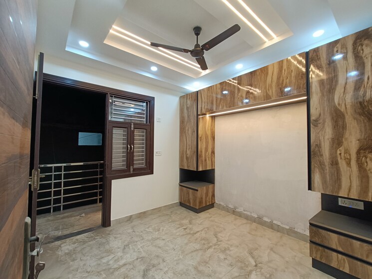 Bedroom, uttam nagar west 3 Bedroom 100 Sq.Yd. Builder Floor In Uttam Nagar West Delhi 8309369