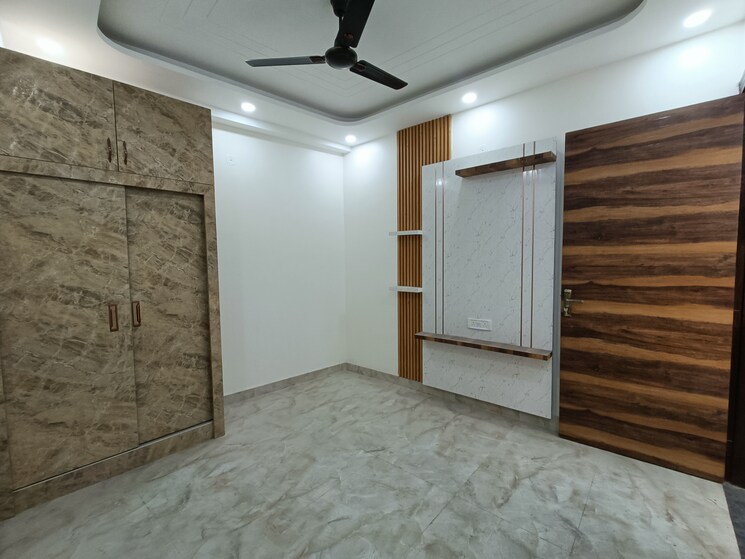 Room, uttam nagar west 3 Bedroom 100 Sq.Yd. Builder Floor In Uttam Nagar West Delhi 8309369