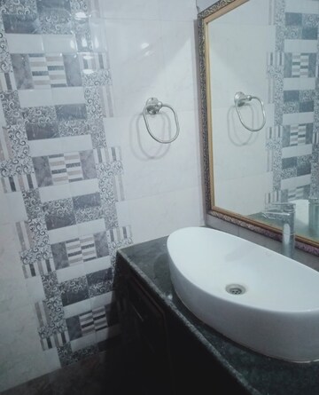 Bathroom in 1 BHK Independent House at Aliganj – for Rent