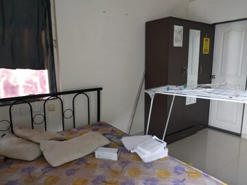 Room in 3 BHK Apartment at Platinum Life, Andheri West – for Rent