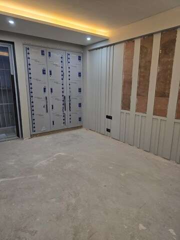 Room in 3 BHK Builder Floor at Hauz Khas – for Rent