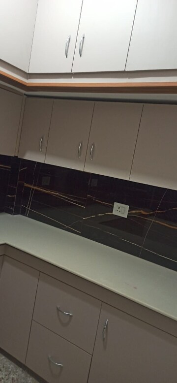 Kitchen in 1.5 BHK Independent House at Gomti Nagar – for Rent
