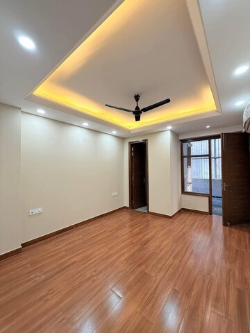 Room in 2 BHK Builder Floor at Sector 31 – for Rent