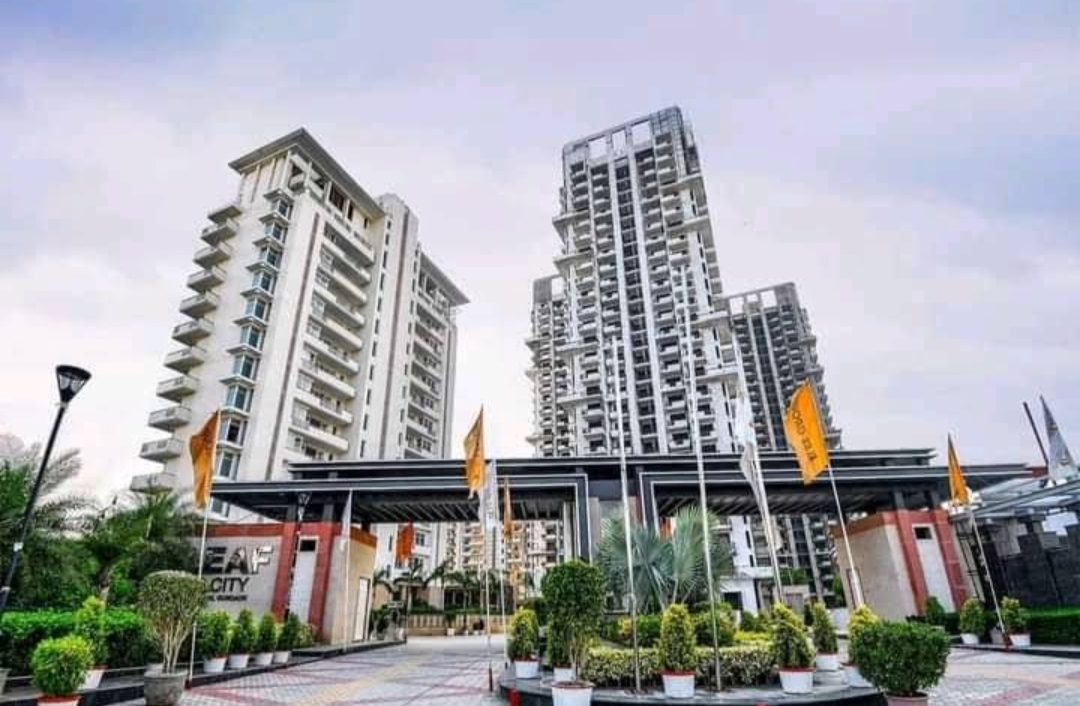 3.5 BHK + Servant Room,Study Room,Extra Room Apartment For Sale in SS The Leaf