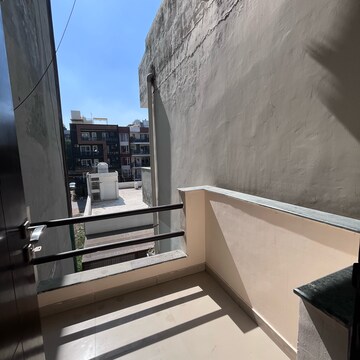 Balcony in 3 BHK Builder Floor at Ansal Sushant Lok I, Sector 43 – for Rent
