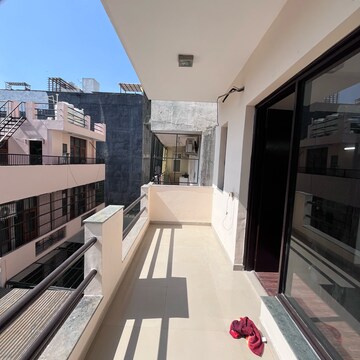 Balcony in 3 BHK Builder Floor at Ansal Sushant Lok I, Sector 43 – for Rent
