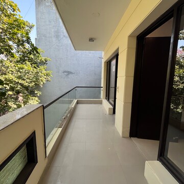Balcony in 3 BHK Builder Floor at Ansal Sushant Lok I, Sector 43 – for Rent