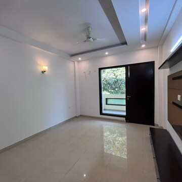 Room in 3 BHK Builder Floor at Ansal Sushant Lok I, Sector 43 – for Rent