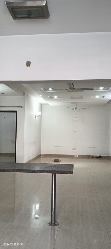 Building Lobby in 3 BHK Builder Floor at Ardee City, Sector 52 – for Rent